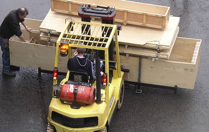 Moving tailored storage facilities with fork lift