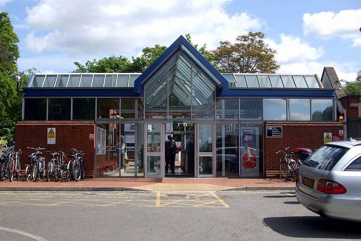 Entrance to Weybridge Station
